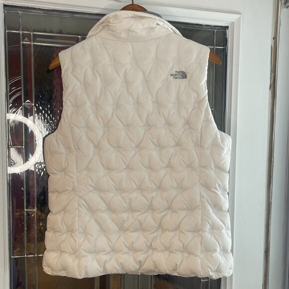 The North Face Womens Size L White Sleeveless Puffer Vest - Picture 2 of 7